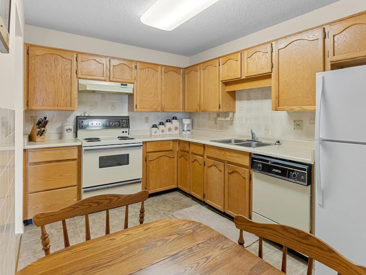 301-31850 Union Avenue, Abbotsford, BC, V2T 4V2