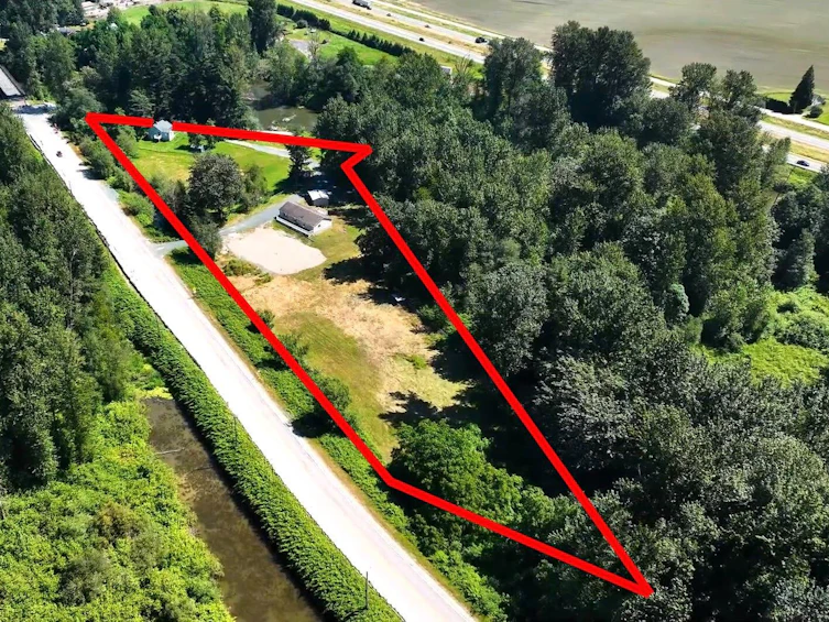 40382 NORTH North Parallel Road, Abbotsford, BC, V3G 2P9