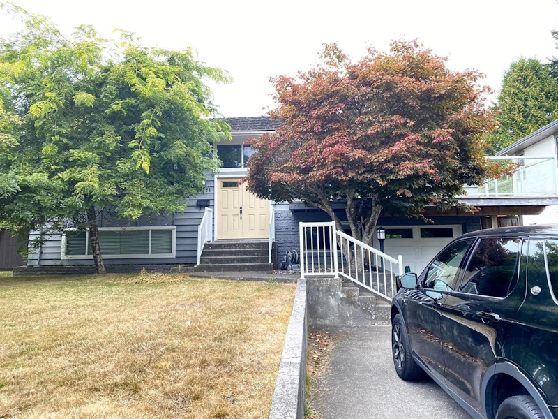 13831 Blackburn Avenue, Surrey BC V4B 2Z1