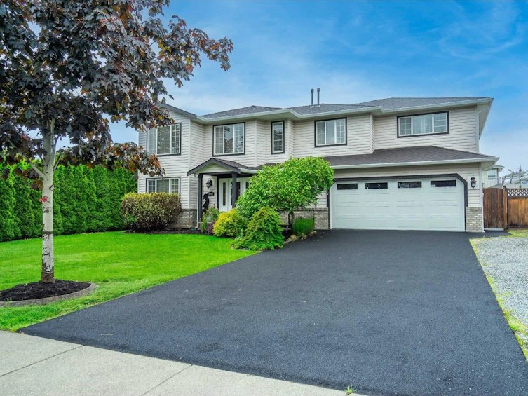 5048 215 Street, Langley, BC, V3A 6C6