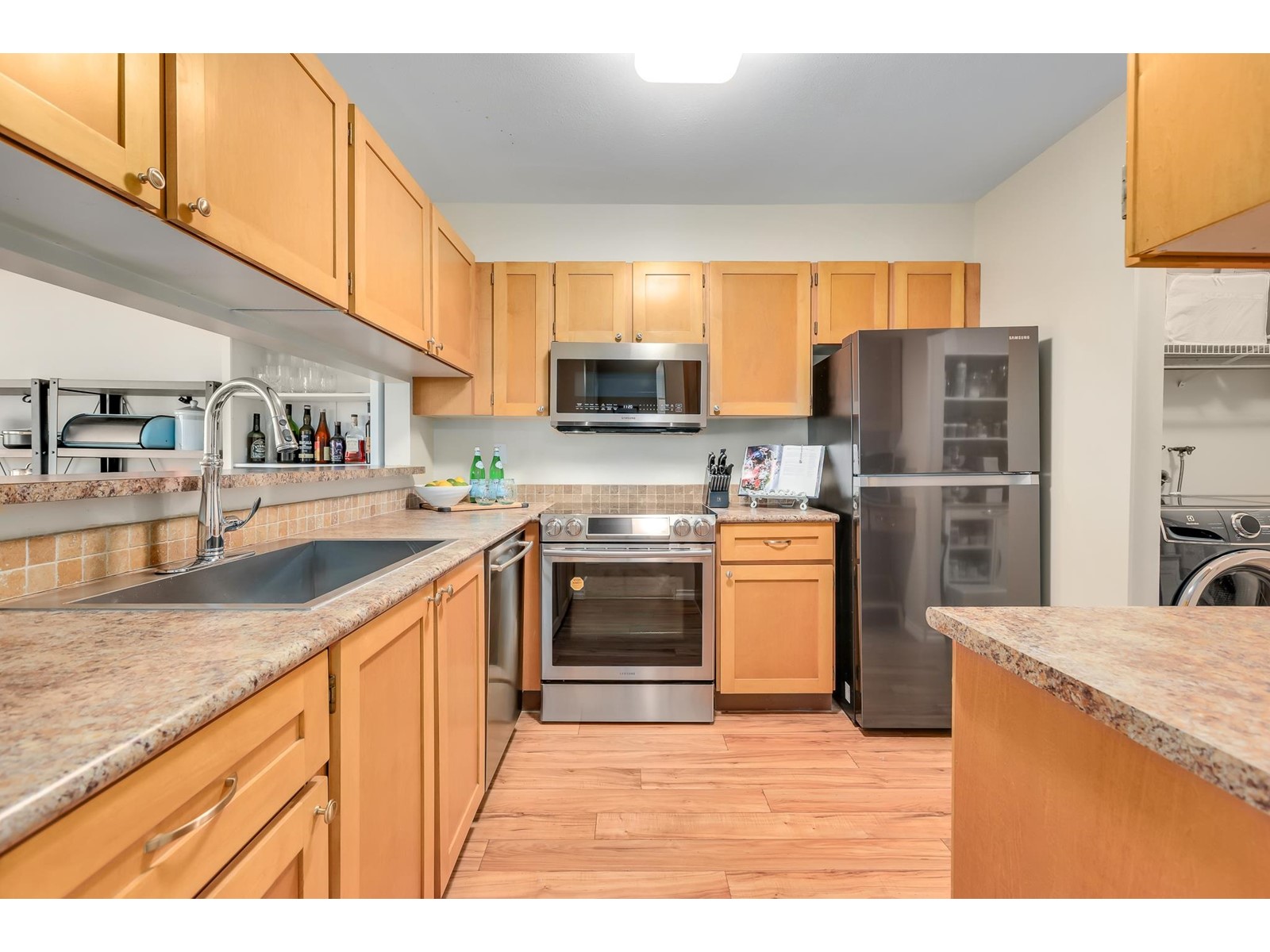 208-15282 19 Avenue, Surrey, BC, V4A 1X6