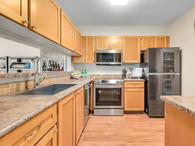 208-15282 19 Avenue, Surrey, BC, V4A 1X6