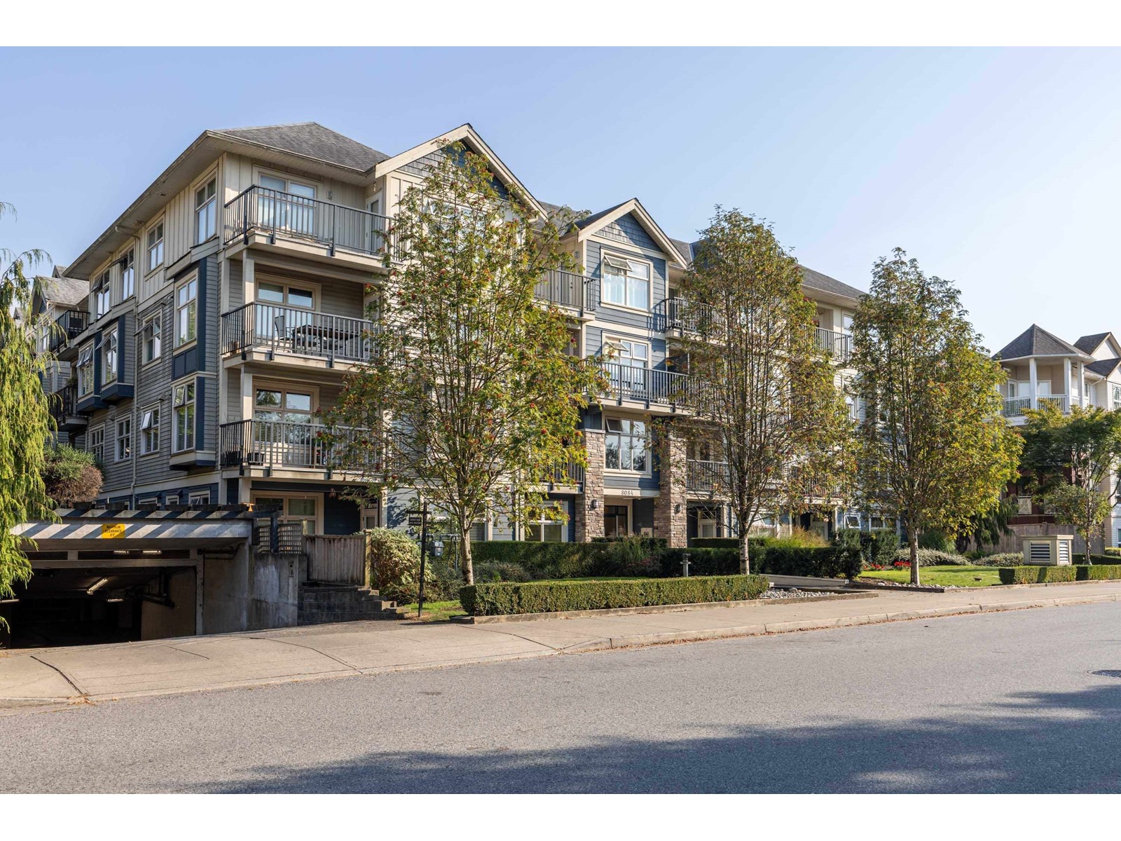 206-8084 120a Street, Surrey, BC, V3W 1V2