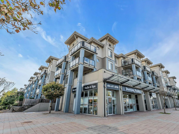304-15380 102a Avenue, Surrey, BC, V3R 0B3