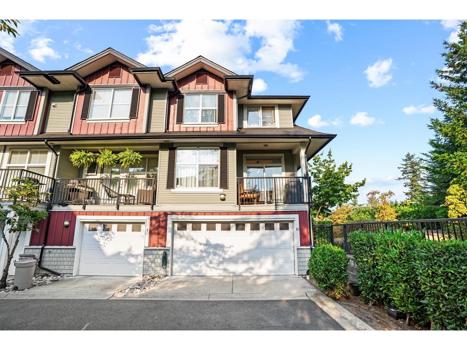 10-18211 70 Avenue, Surrey, BC, V3S 8K9