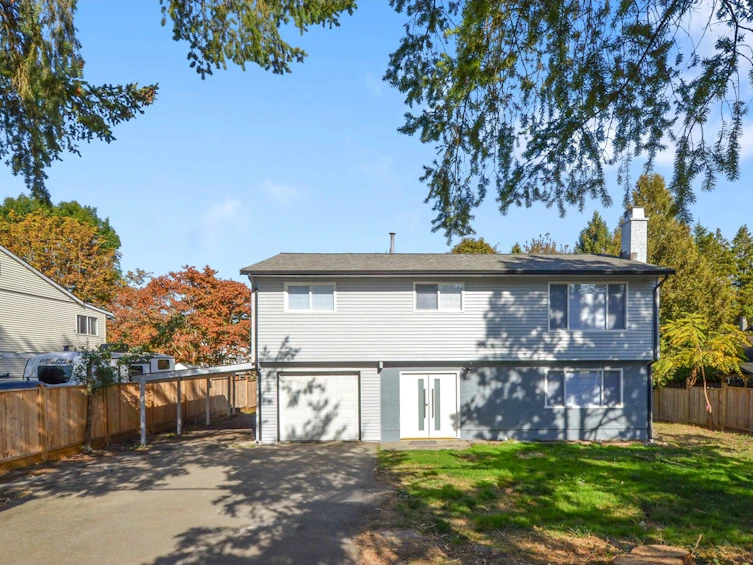 19877 48 Avenue, Surrey, BC, V3A 3L2