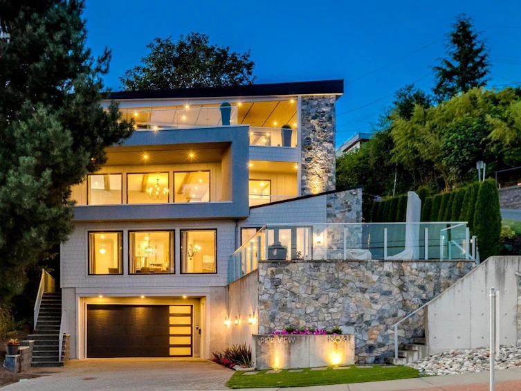 15031 Victoria Avenue, Surrey, BC, V4B 1G2