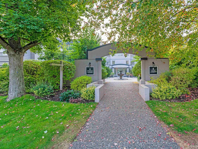 210 - 1533 Best Street, Surrey BC V4B 4E9
