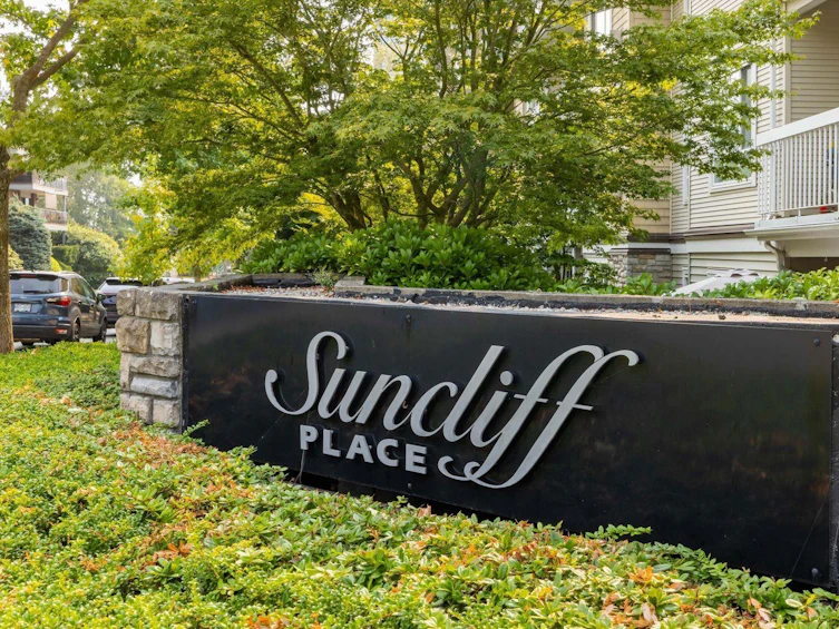 404-1685 152a Street, Surrey, BC, V4A 9Y1