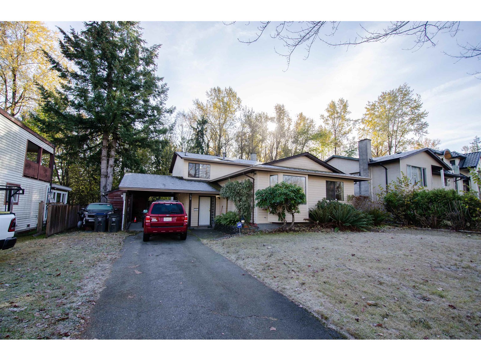 8670 East Tulsy Crescent, Surrey, BC, V3W 7A4
