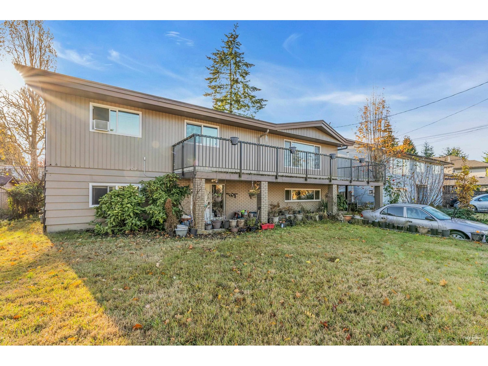 14678 106a Avenue, Surrey, BC, V3R 1T6