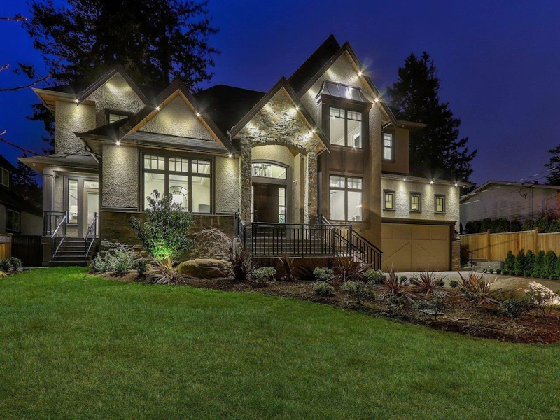 13247 15a Avenue, Surrey BC V4A 1M6