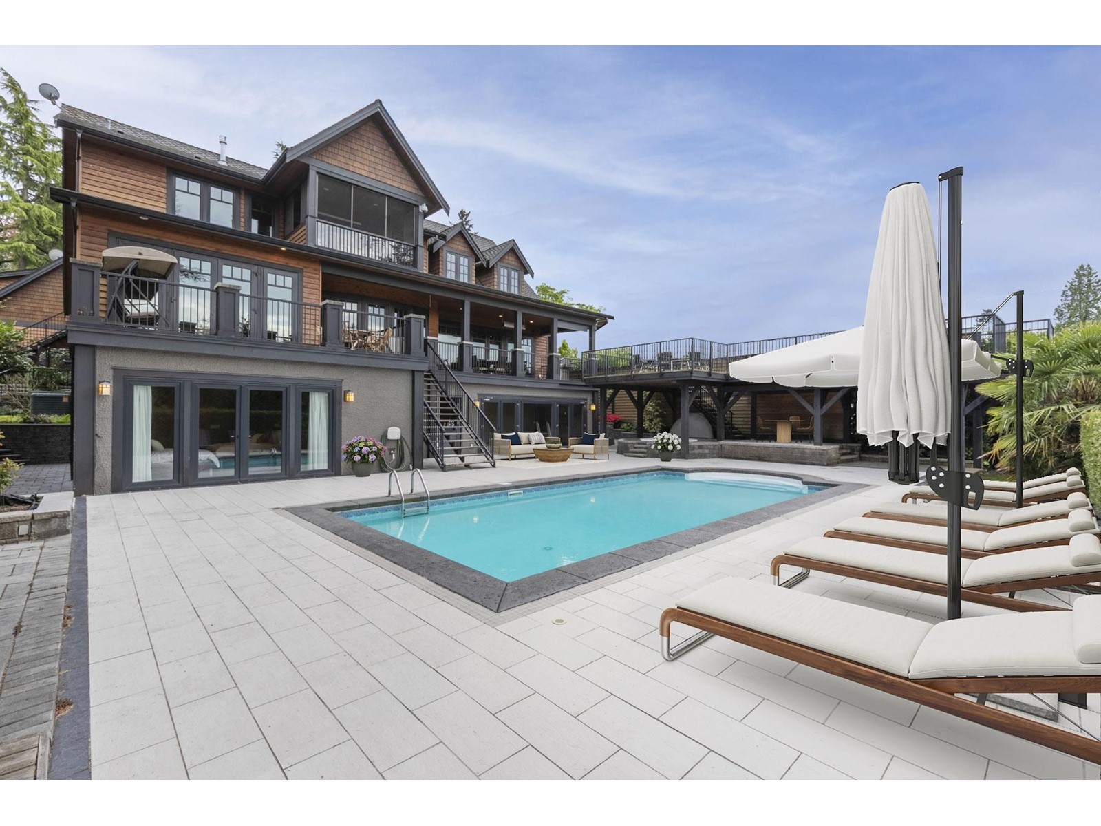 2737 Crescent Drive, Surrey, BC, V4A 3J9