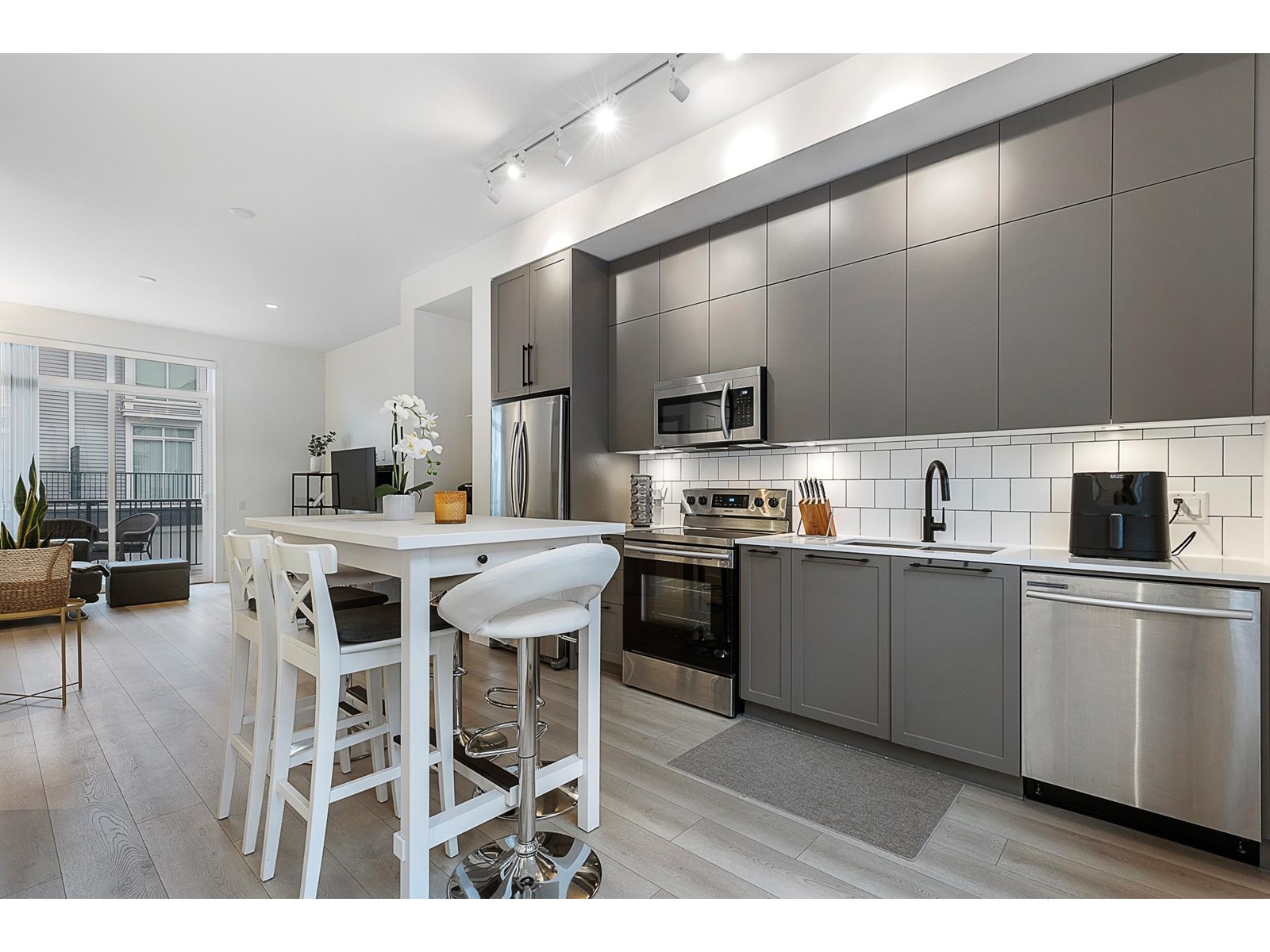 16-2838 Livingstone Avenue, Abbotsford, BC, V2T 0J1