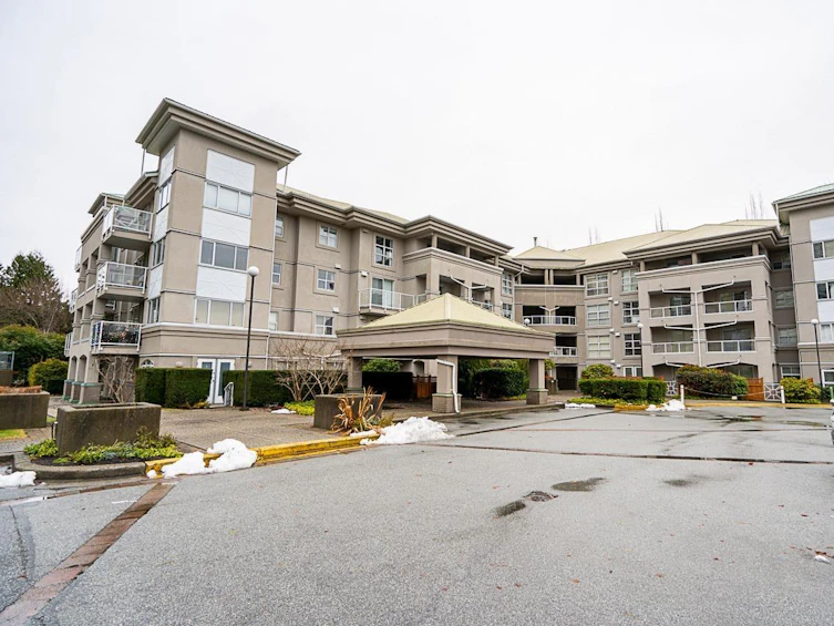 414-10533 University Drive, Surrey, BC, V3T 5T7
