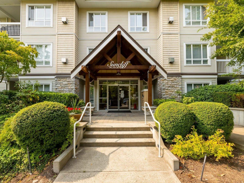 404 - 1685 152a Street, Surrey BC V4A 9Y1