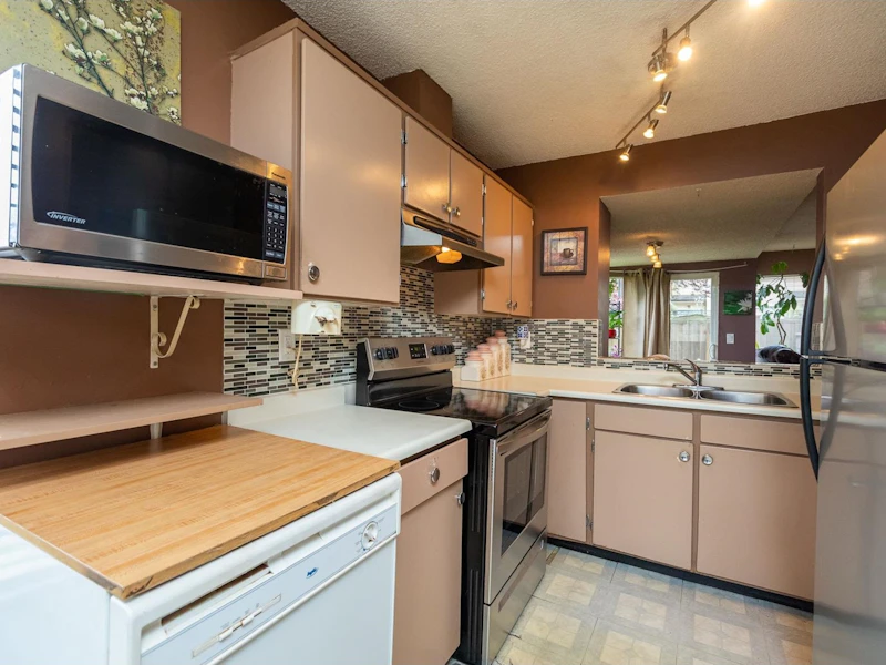 21 - 9326 128th Street, Surrey BC V3V 6A4
