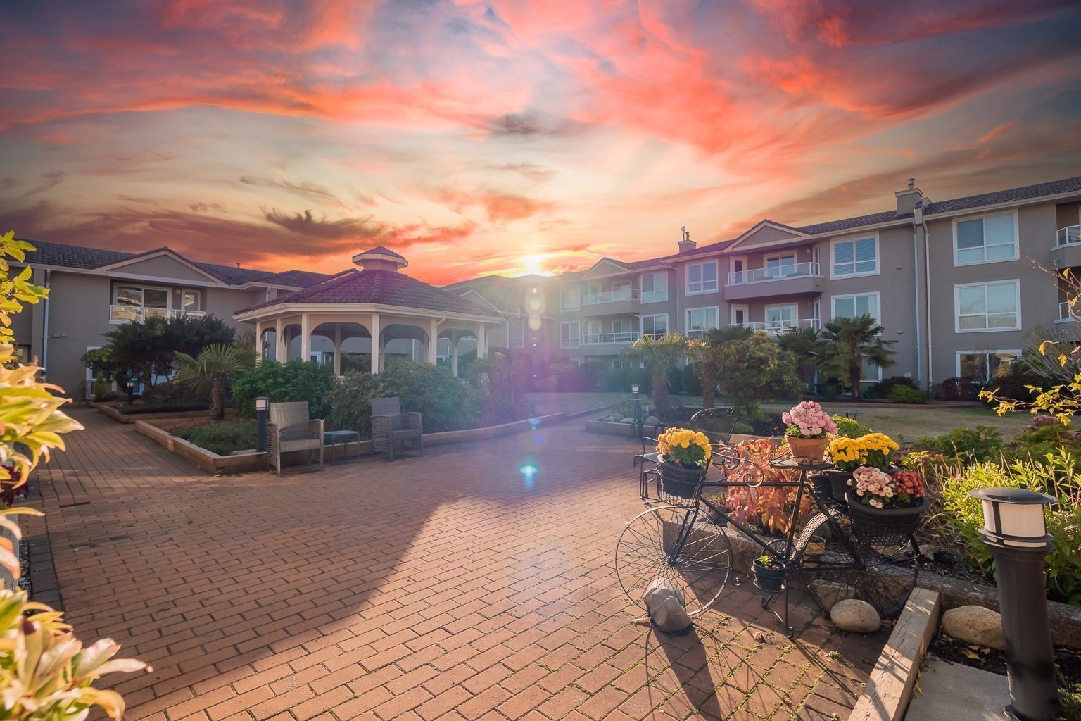 312-15875 Marine Drive, Surrey, BC, V4B 5J2