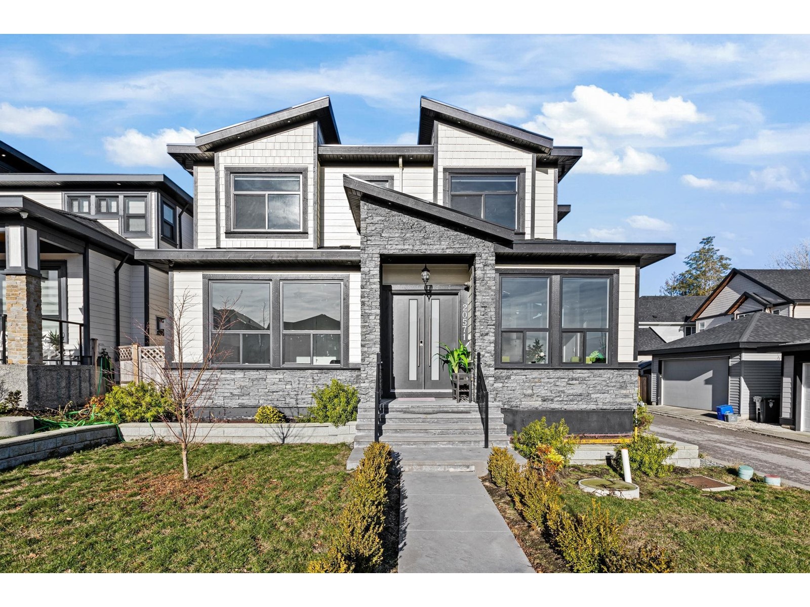 20571 70 Avenue, Langley, BC, V2Y 0W4