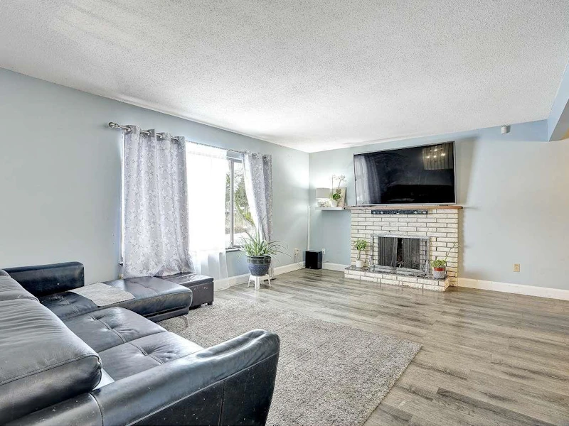 13135 91a Avenue, Surrey BC V3V 7G8