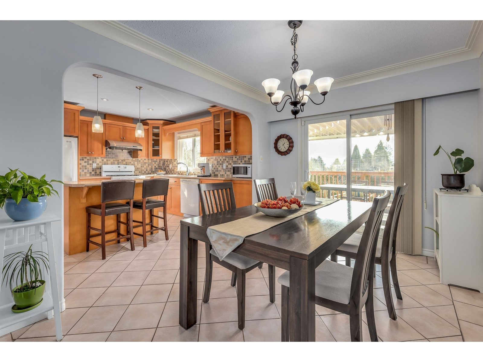 15920 Thrift Avenue, Surrey, BC, V4B 2M8