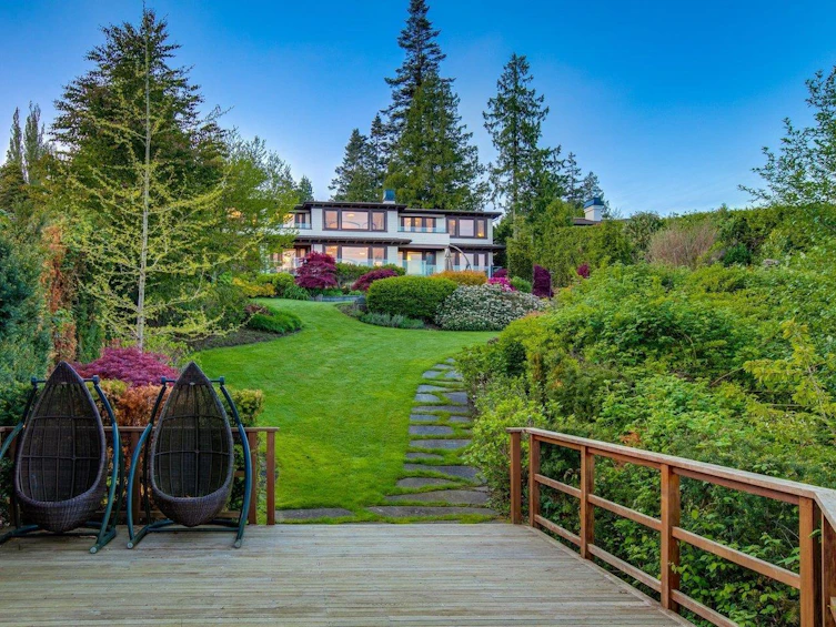 13720 Marine Drive, Surrey, BC, V4B 1A4