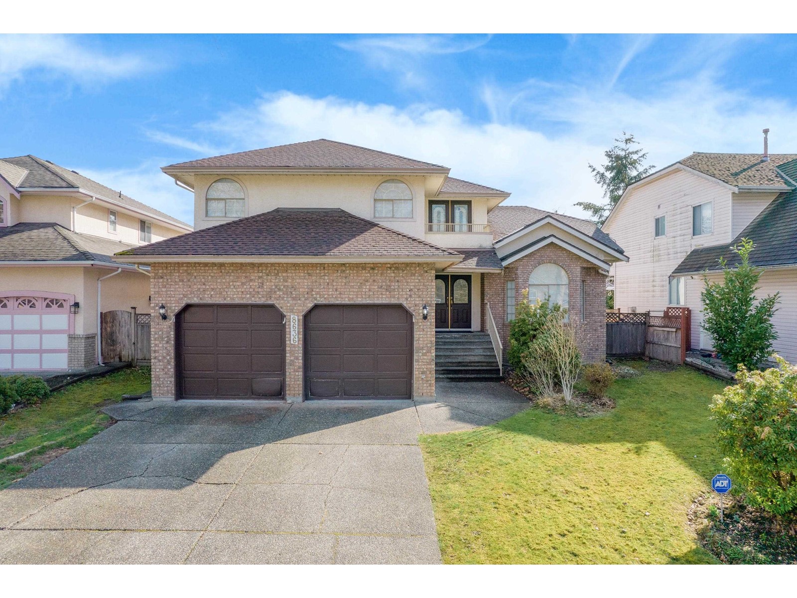 8636 141b Street, Surrey, BC, V3W 0S3
