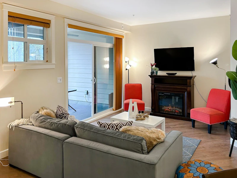 306 - 14588 Mcdougall Drive, Surrey BC