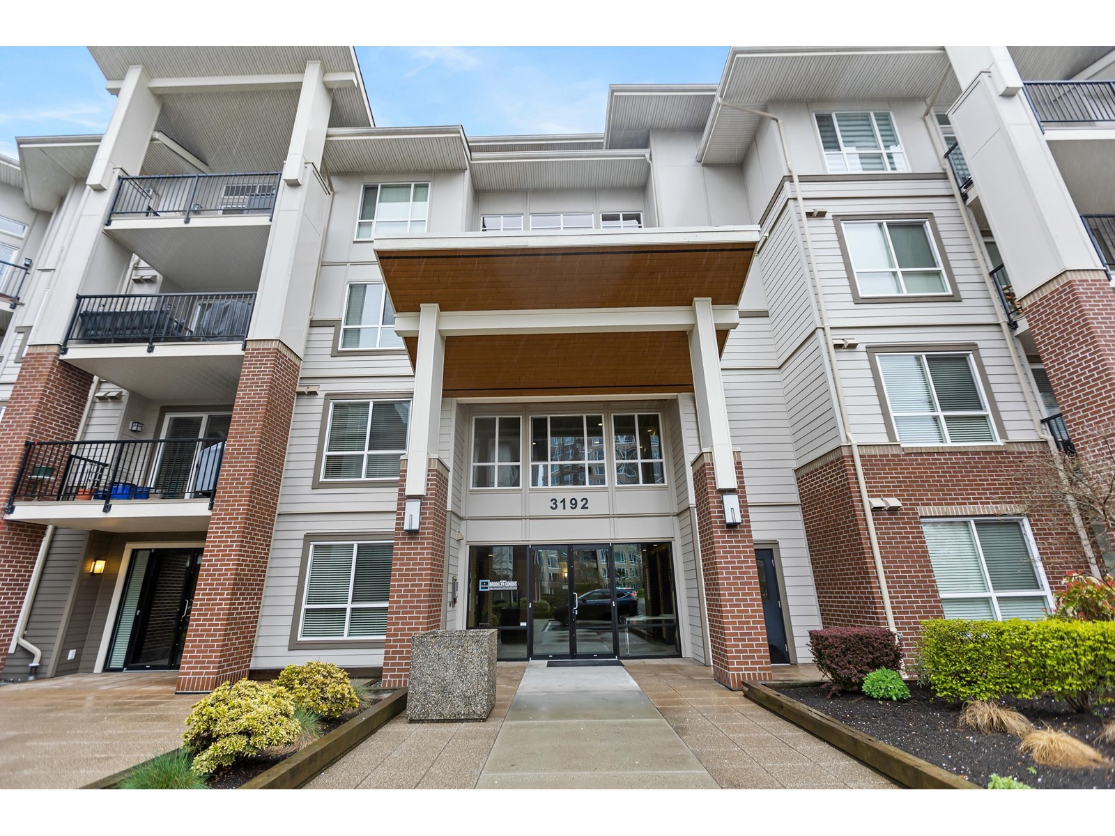 402-3192 Gladwin Road, Abbotsford, BC, V2T 6M9