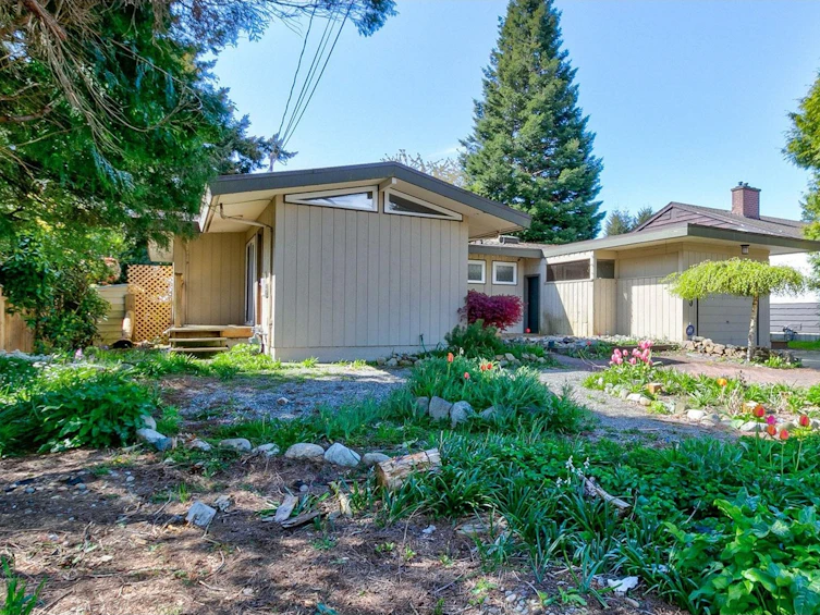 15530 Thrift Avenue, Surrey, BC, V4B 2L9