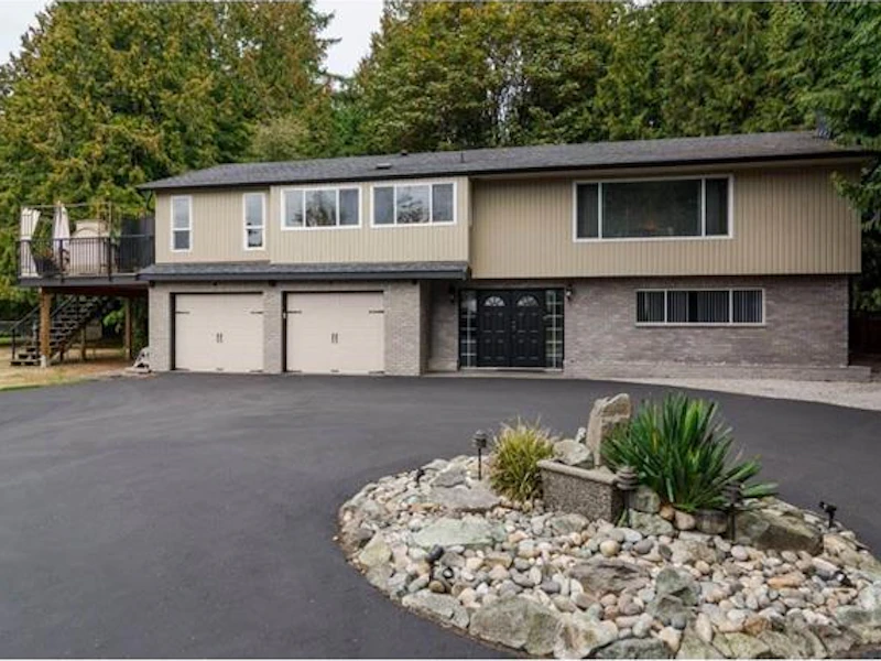 19937 38a Avenue, Langley BC V3A 2V1