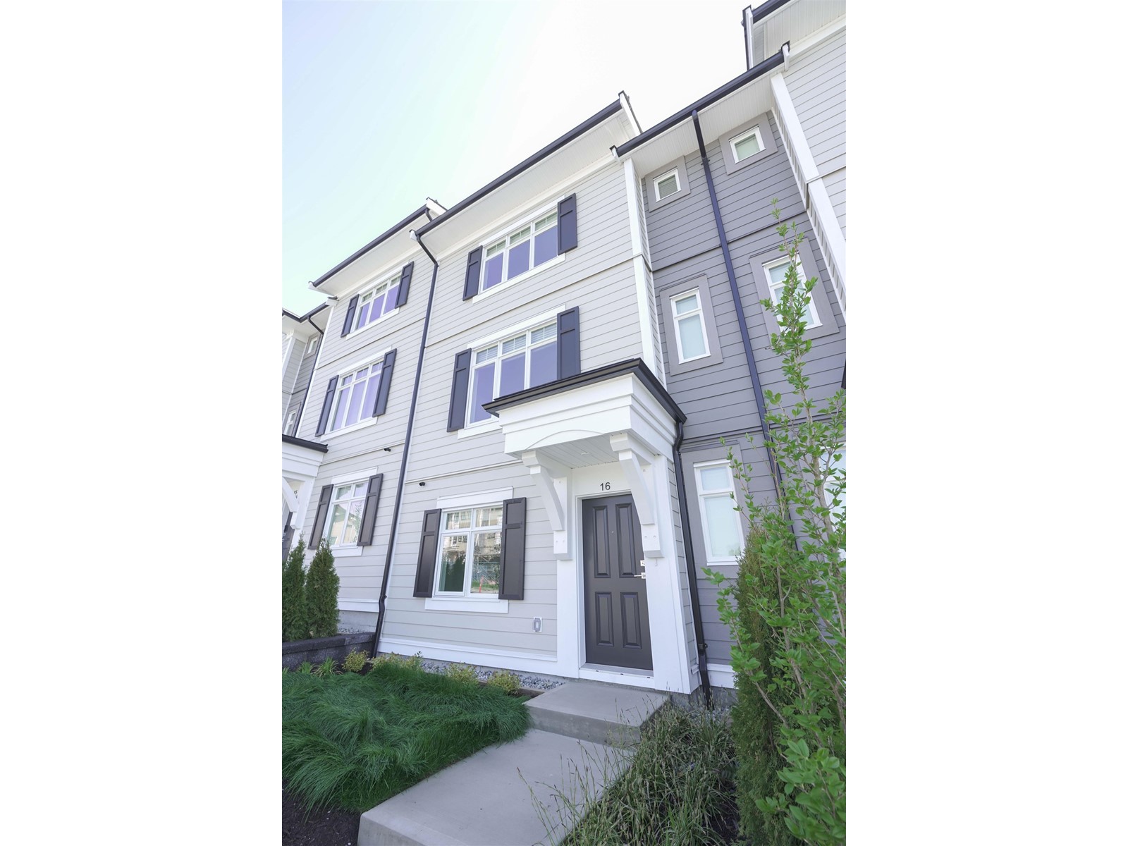 16-2070 Oak Meadows Drive, Surrey, BC, V3Z 1J1