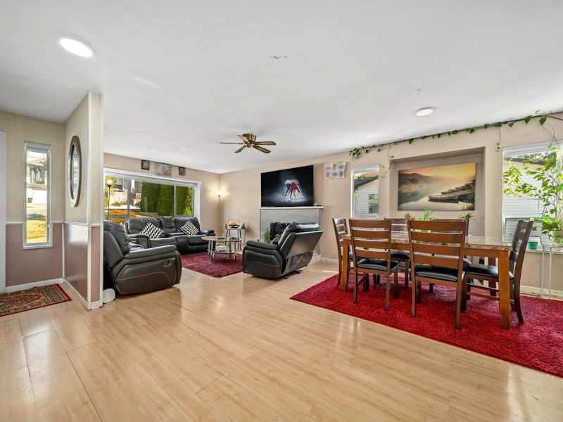 14282 68th Avenue, Surrey BC V3W 2H4