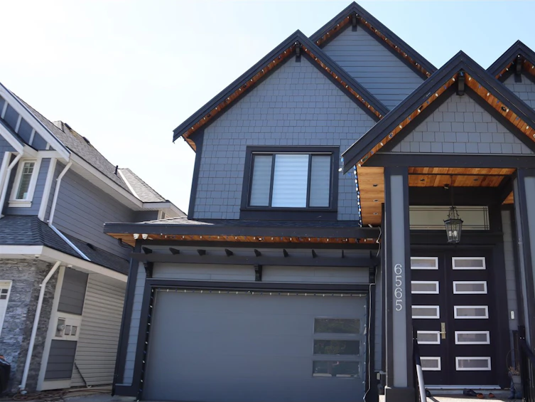 6565 142 Street, Surrey, BC, V3W 5M5