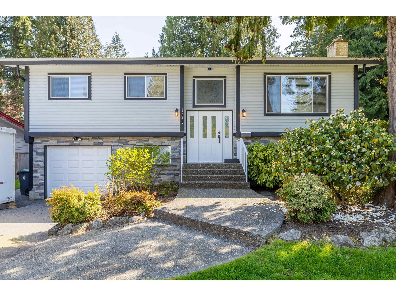 19902 44b Avenue, Langley, BC, V3A 5L3
