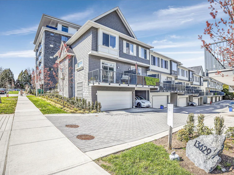10-13629 81a Avenue, Surrey, BC, V3W 3M4