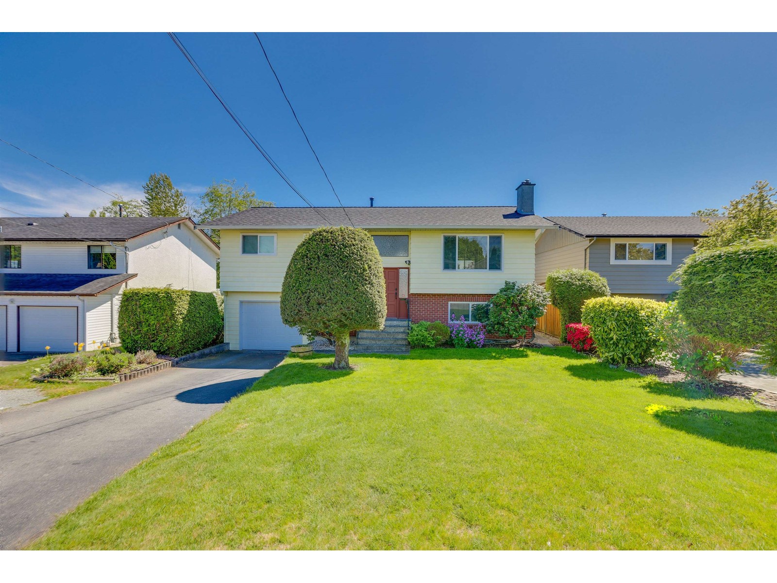 15920 Thrift Avenue, Surrey, BC, V4B 2M8