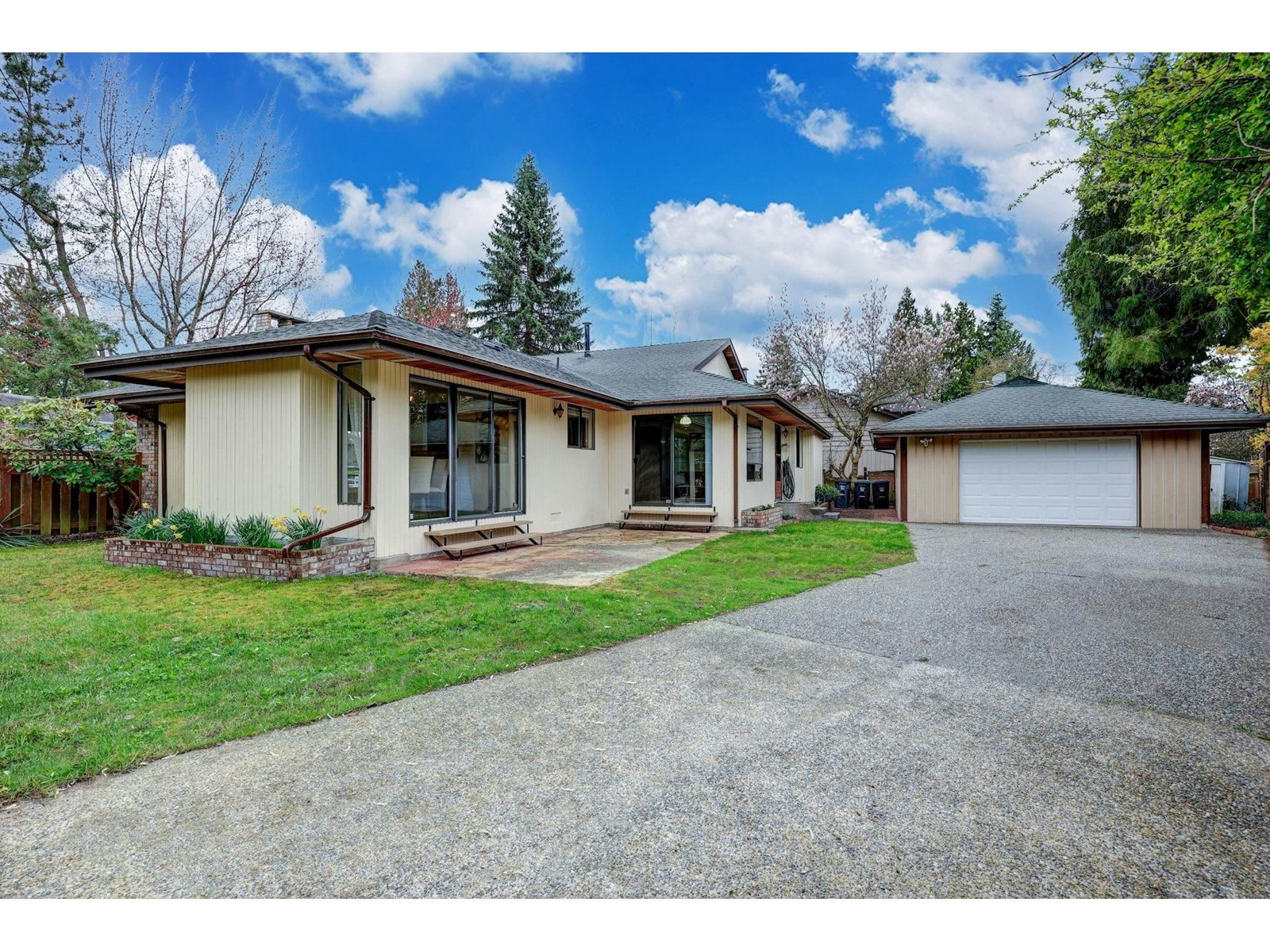 14897 17th Avenue, Surrey, BC, V4A 6G4