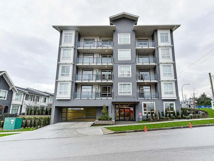210-13628 81a Avenue, Surrey, BC, V3W 3E2