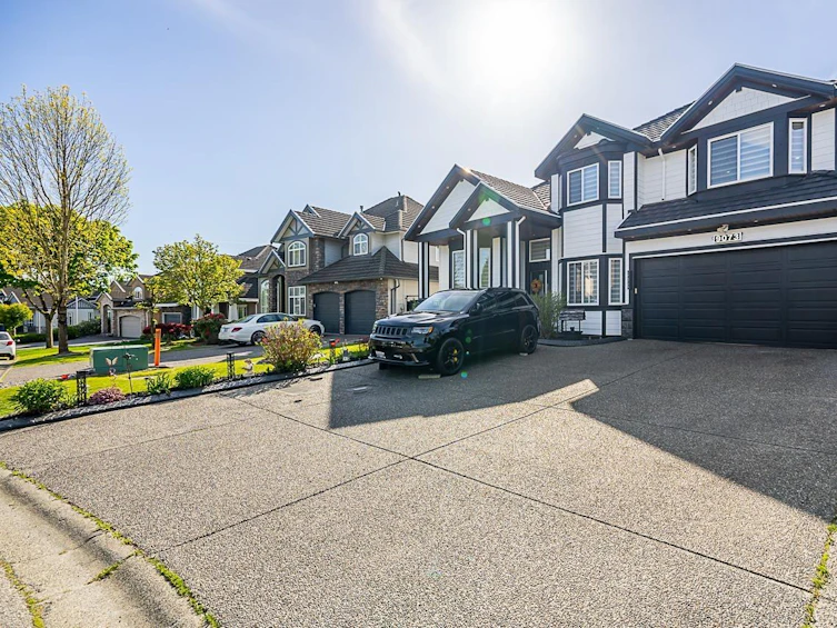9073 141b Street, Surrey, BC, V3V 8E2
