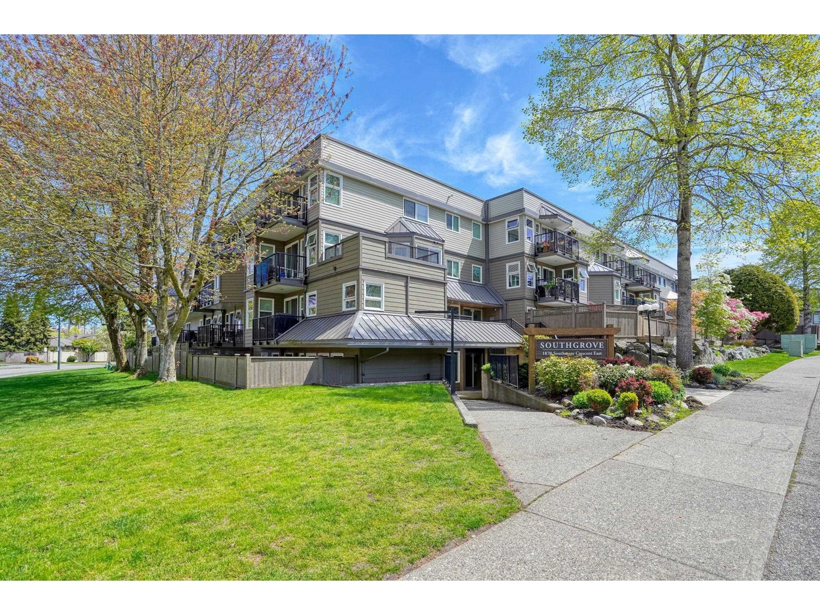 212-1870 Southmere Crescent, Surrey, BC, V4A 7A3