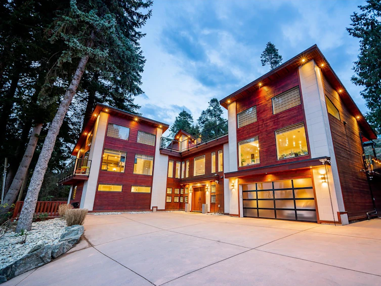 2800 Bayview Street, Surrey, BC, V4A 2Z4