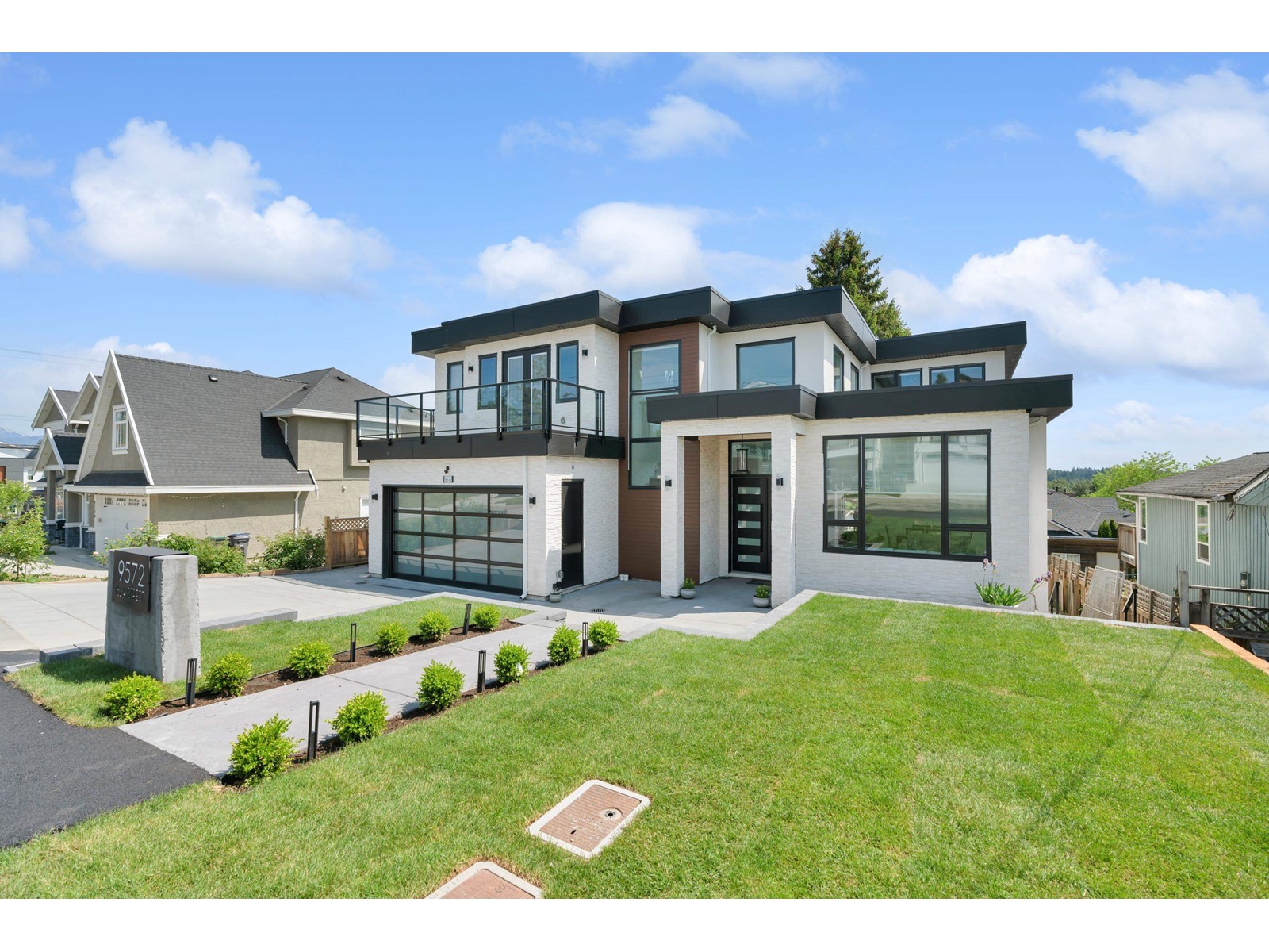 9572 162a Street, Surrey, BC, V4N 2B8