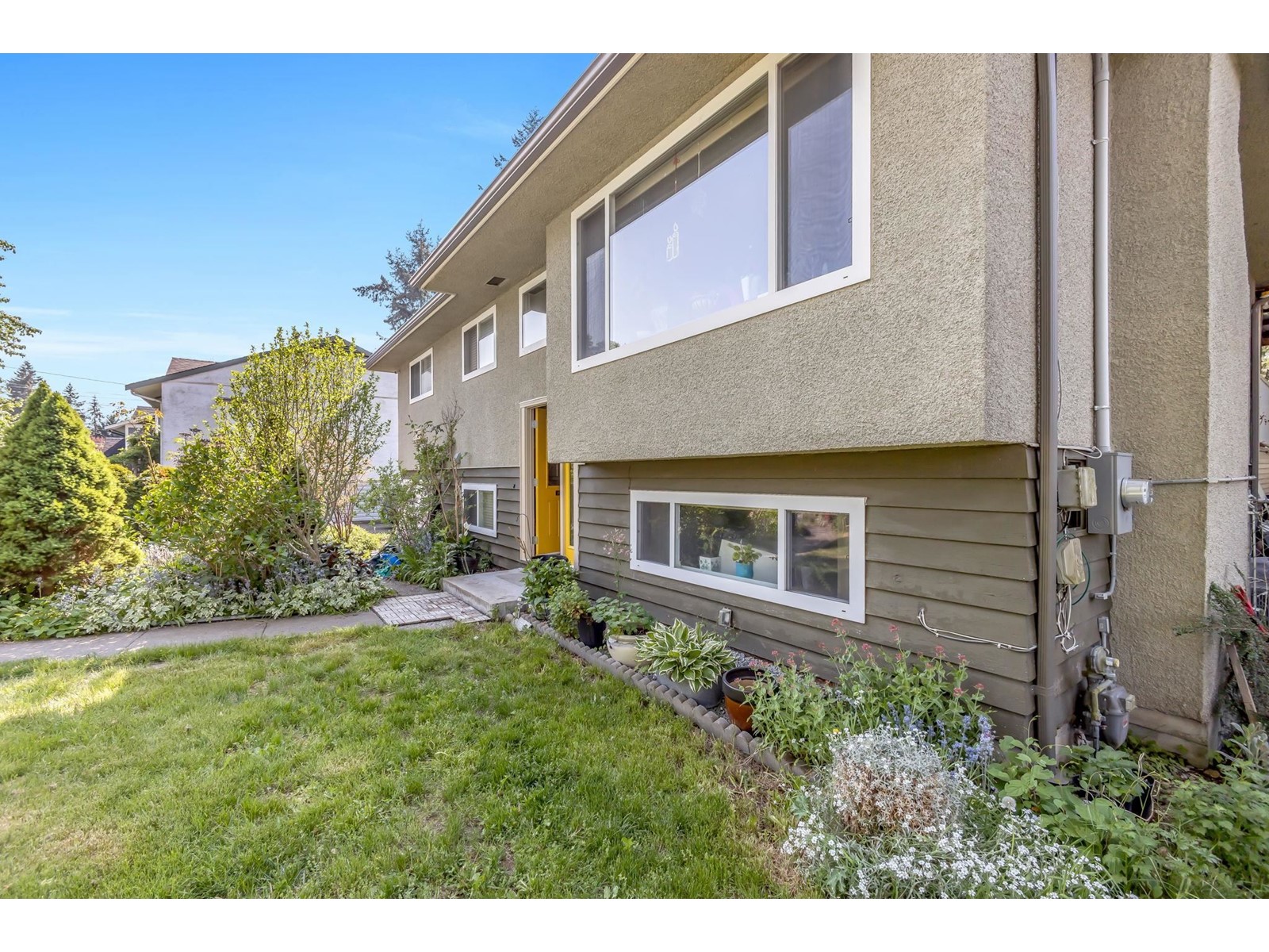 15139 Raven Place, Surrey, BC, V3R 4T3