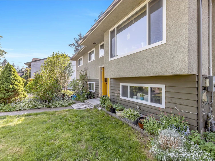 15139 Raven Place, Surrey, BC, V3R 4T3