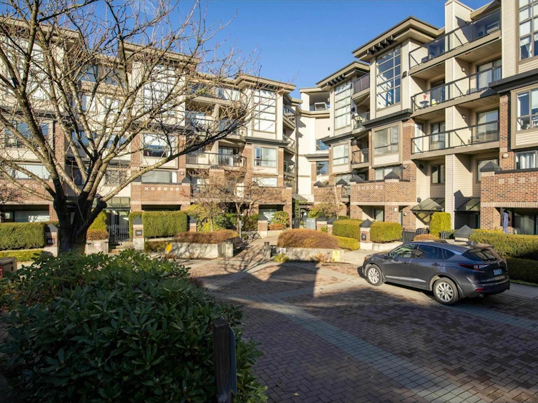 220-10866 City Parkway, Surrey, BC, V3T 5W9