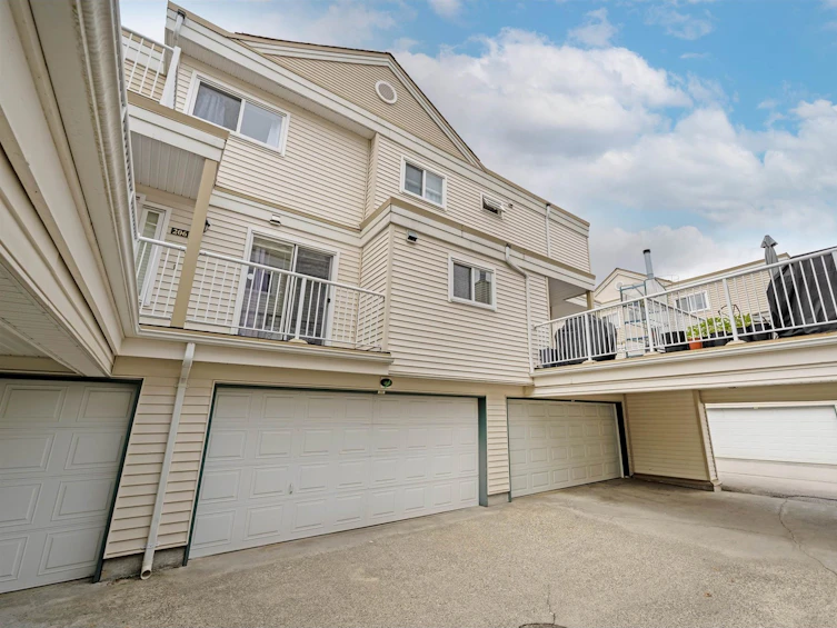 206-10091 156 Street, Surrey, BC, V3R 0C1