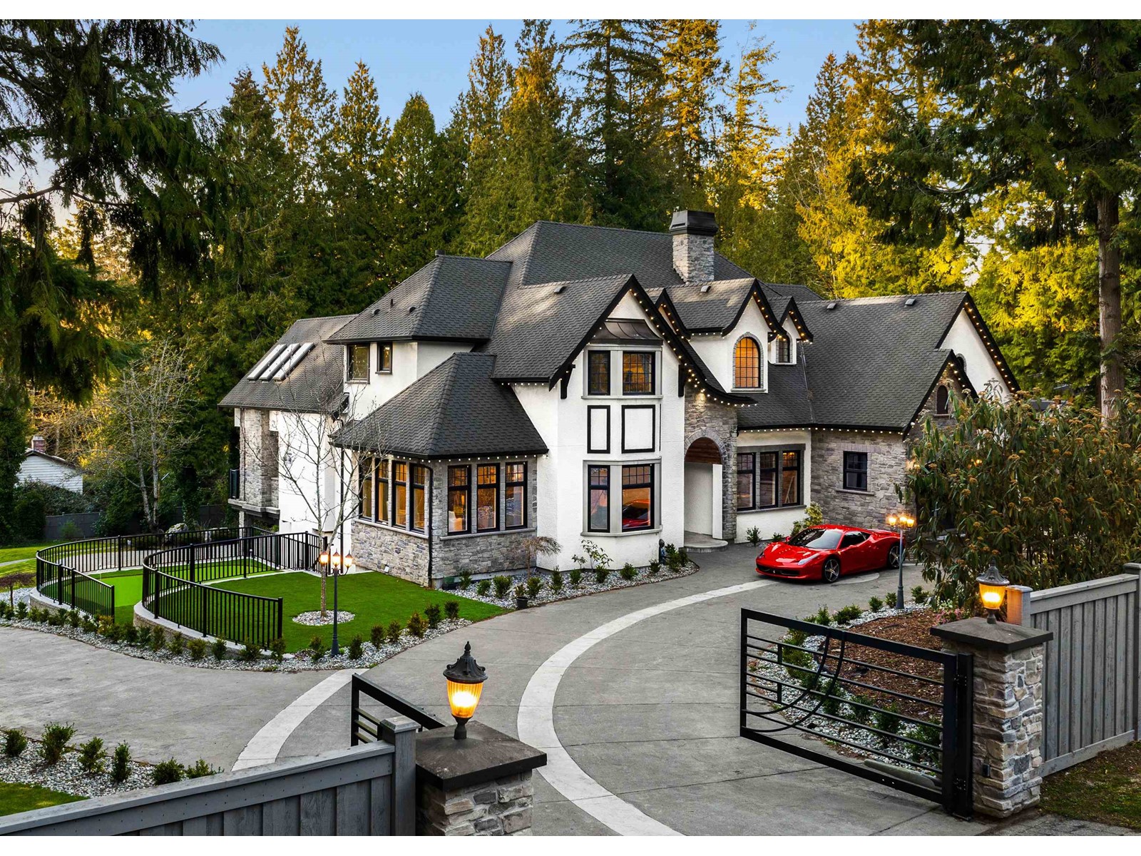 13585 28 Avenue, Surrey, BC, V4P 1X2