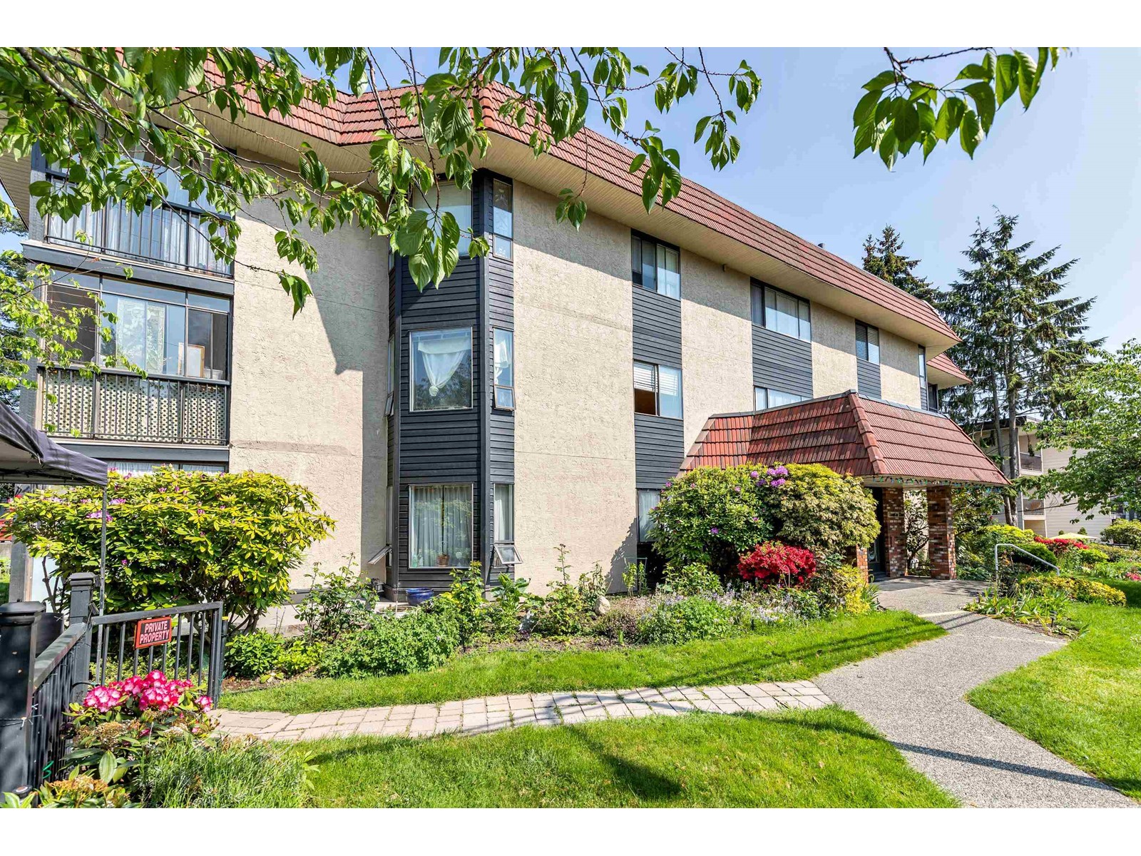 205-1458 Blackwood Street, Surrey, BC, V4B 3V4