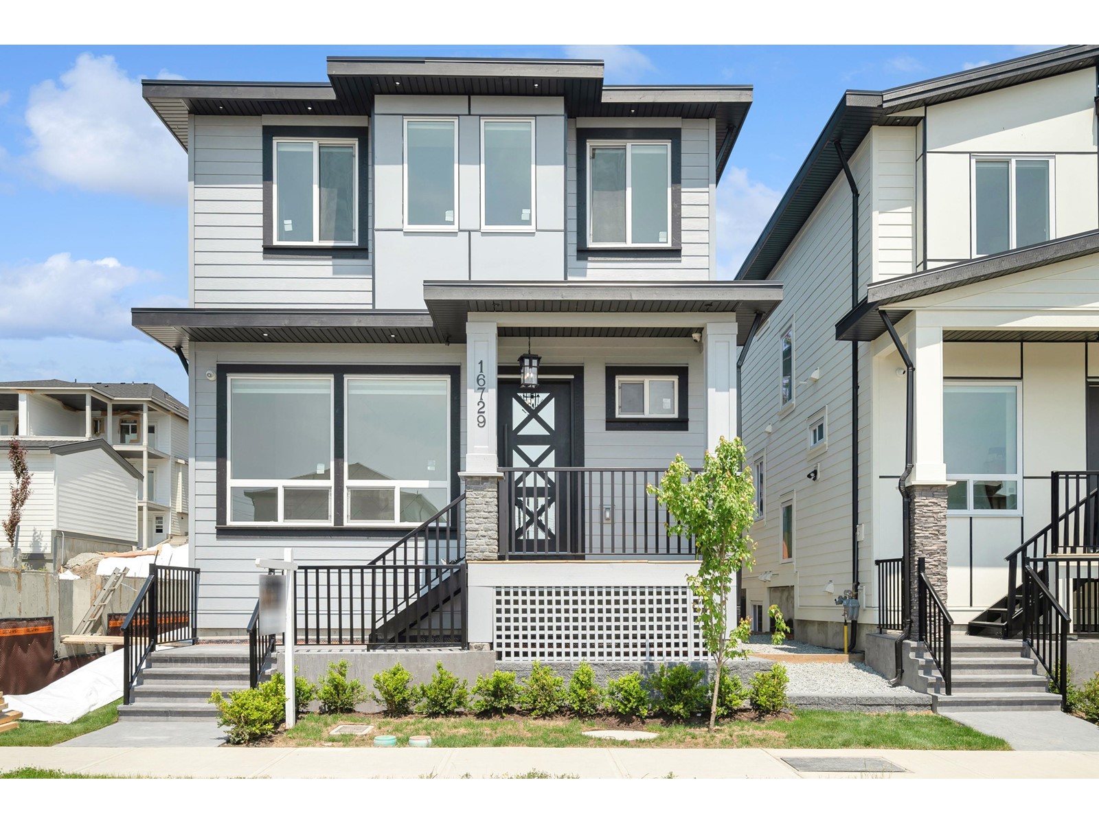 16729 15a Avenue, Surrey, BC, V3Z 9M4
